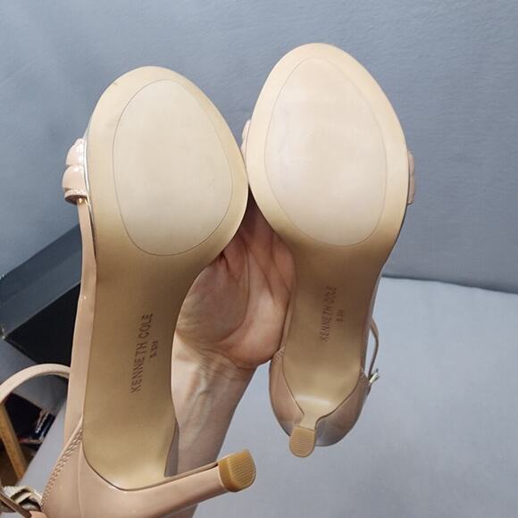 Kenneth Cole Sandals In Color Buff, Size 5.5 NIB - Picture 5 of 9